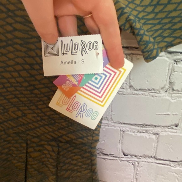 SOLD 🛒 LuLaRoe Amelia Green Dress - Picture 3 of 6